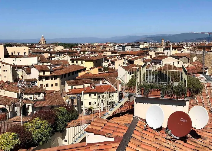 Apartment With 3 Terraces At Ponte Vecchio *