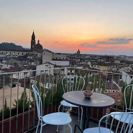 With 3 Terraces At Ponte Vecchio דירה *